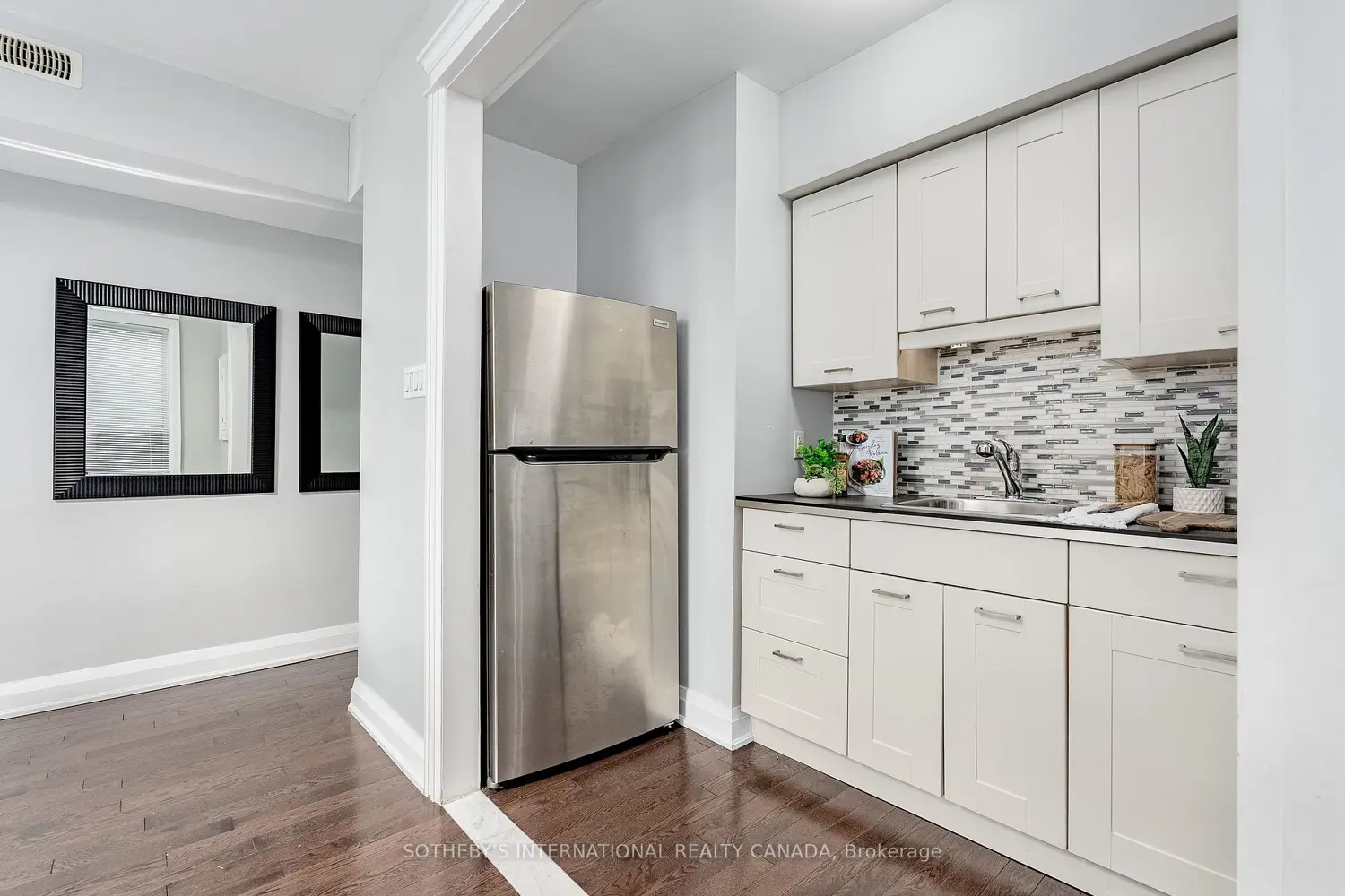Additional image 10 of 412 Wellesley Street