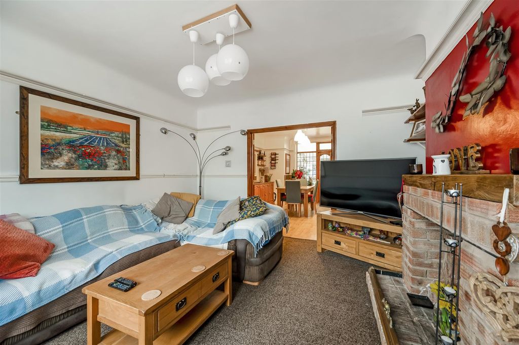 Additional image 2 of 3 bed property for saleNorthern Parade, Portsmouth PO2