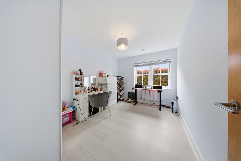 Additional image 8 of 2 bed flat for saleWestmount Close, Worcester Park KT4