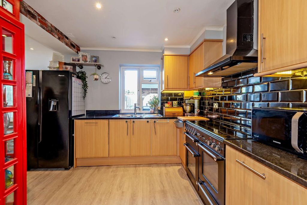 Additional image 5 of 5 bed detached house for saleFontmell Park, Ashford TW15