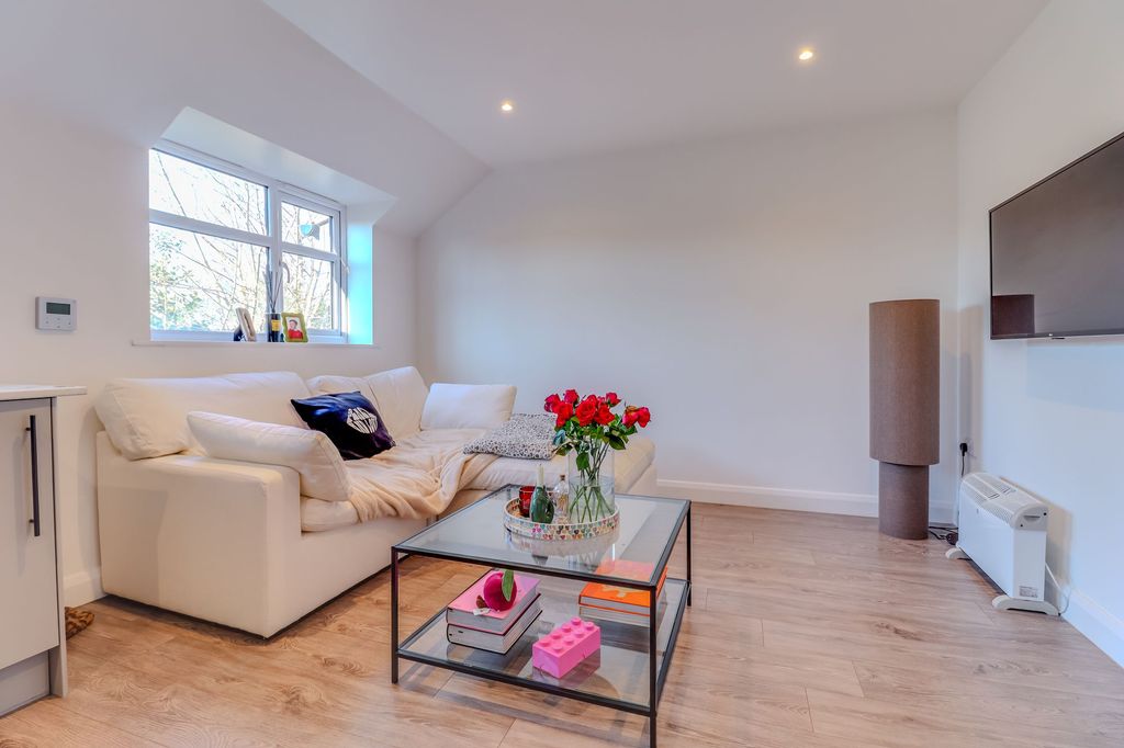 Additional image 5 of 4 bed property for saleStamford Street, Glenfield LE3