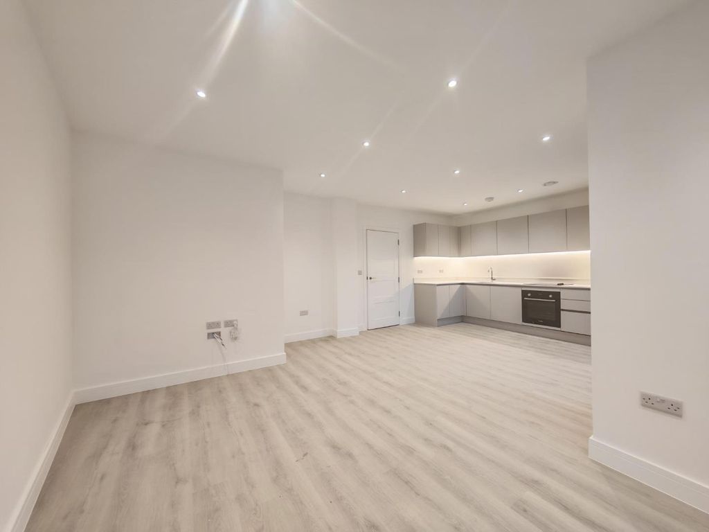 Additional image 3 of 2 bed flat for salePeach Street, Wokingham RG40
