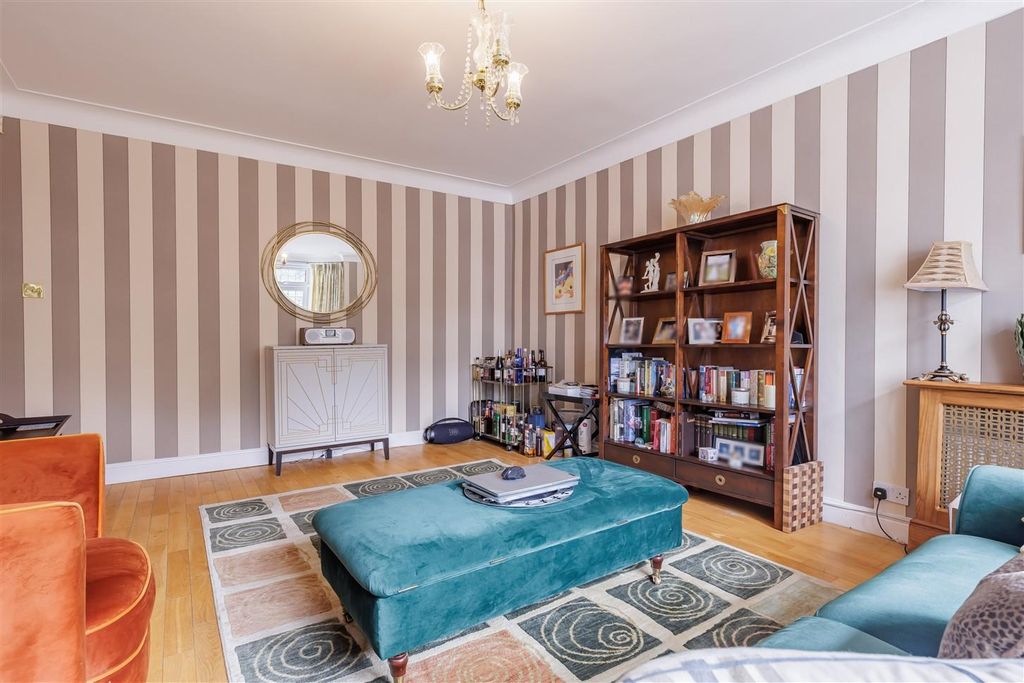 Additional image 8 of 5 bed semi-detached house for saleQueens Avenue, Woodford Green IG8
