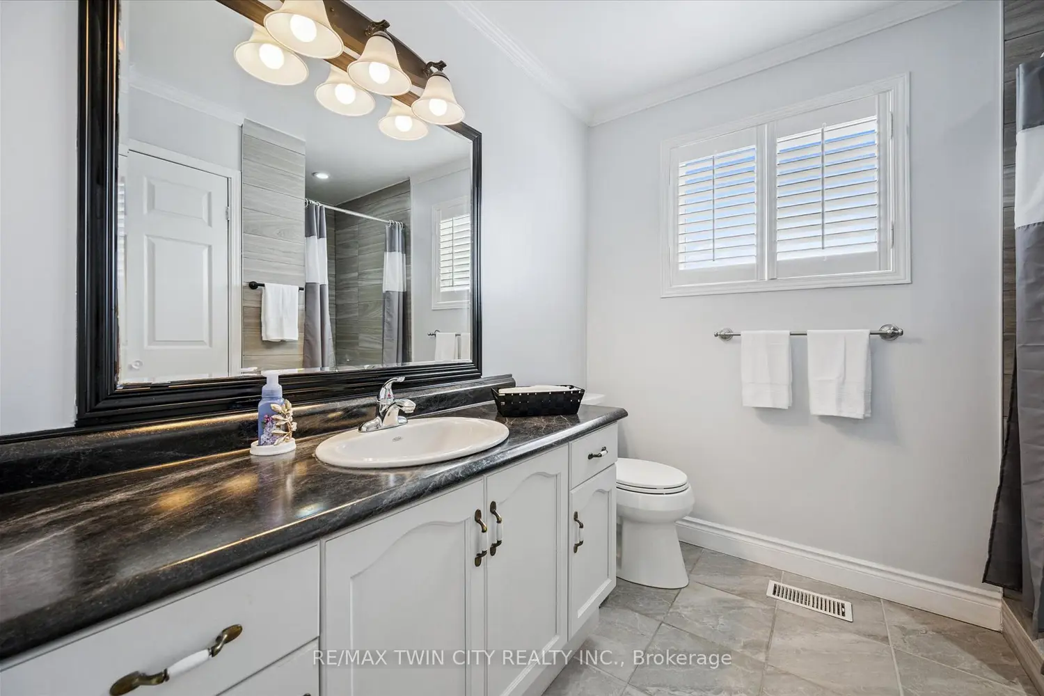 Additional image 7 of 11 Acorn Way