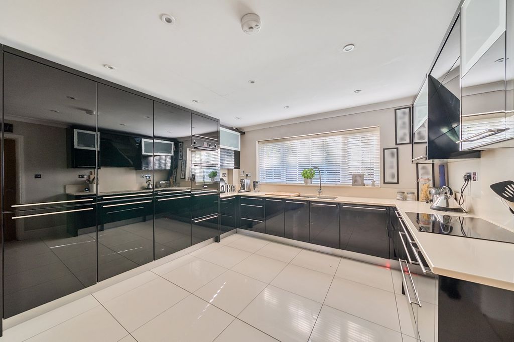 Additional image 12 of 6 bed detached house for salePyrford, Surrey GU22
