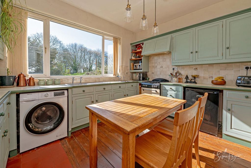Additional image 12 of 4 bed detached house for saleCalbourne Road, Newport PO30