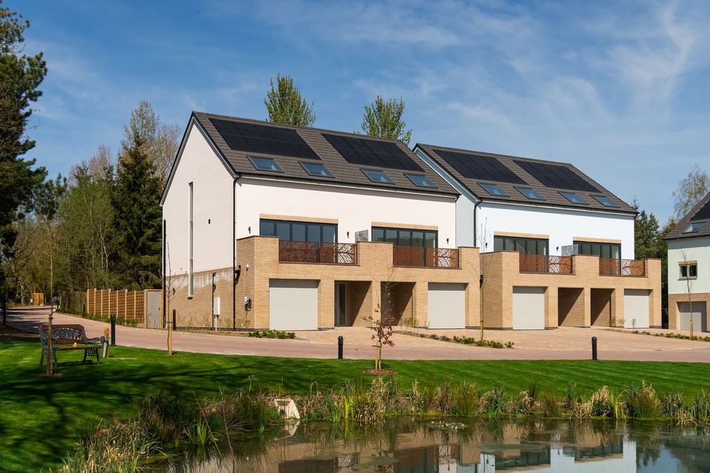 4 bed semi-detached house for saleCoppers Meadow, Melton Mowbray LE14