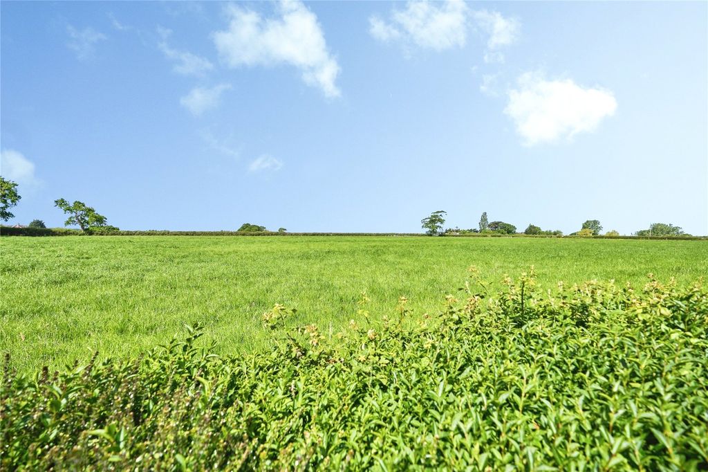 Additional image 4 of 4 bed detached house for saleHorsebridge Hill, Newport, Isle Of Wight PO30