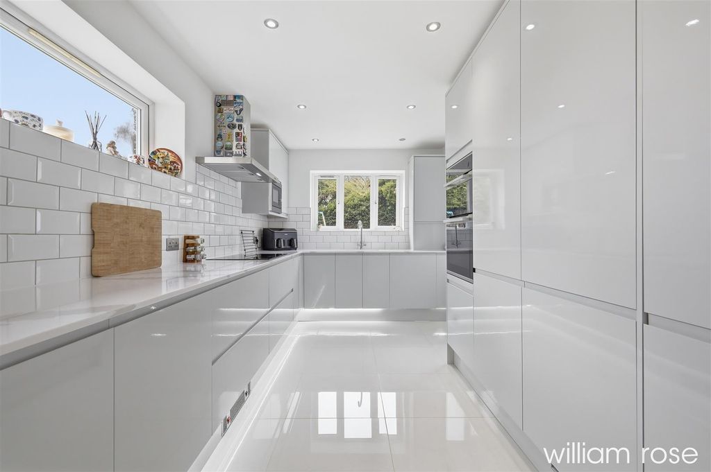 Additional image 6 of 4 bed detached house for salePrinces Avenue, Woodford Green IG8