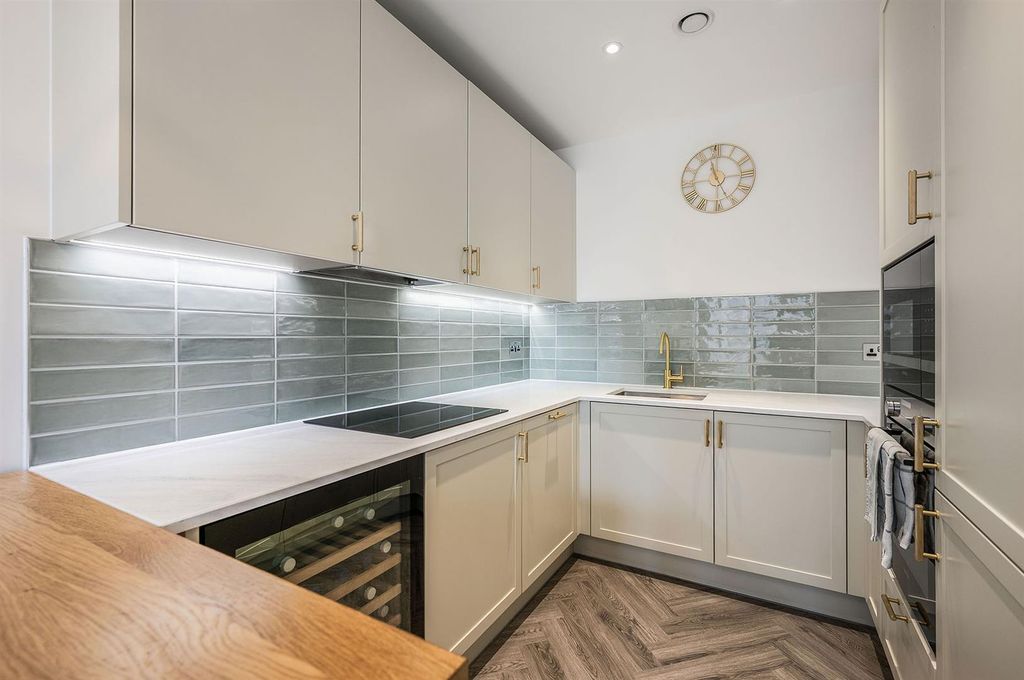 Additional image 7 of 2 bed flat for saleFellowes Rise, Winchester SO22