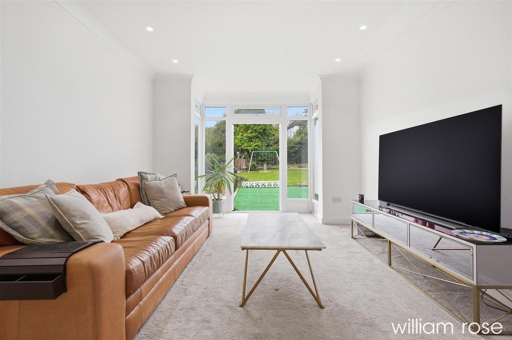 Additional image 4 of 4 bed detached house for salePrinces Avenue, Woodford Green IG8
