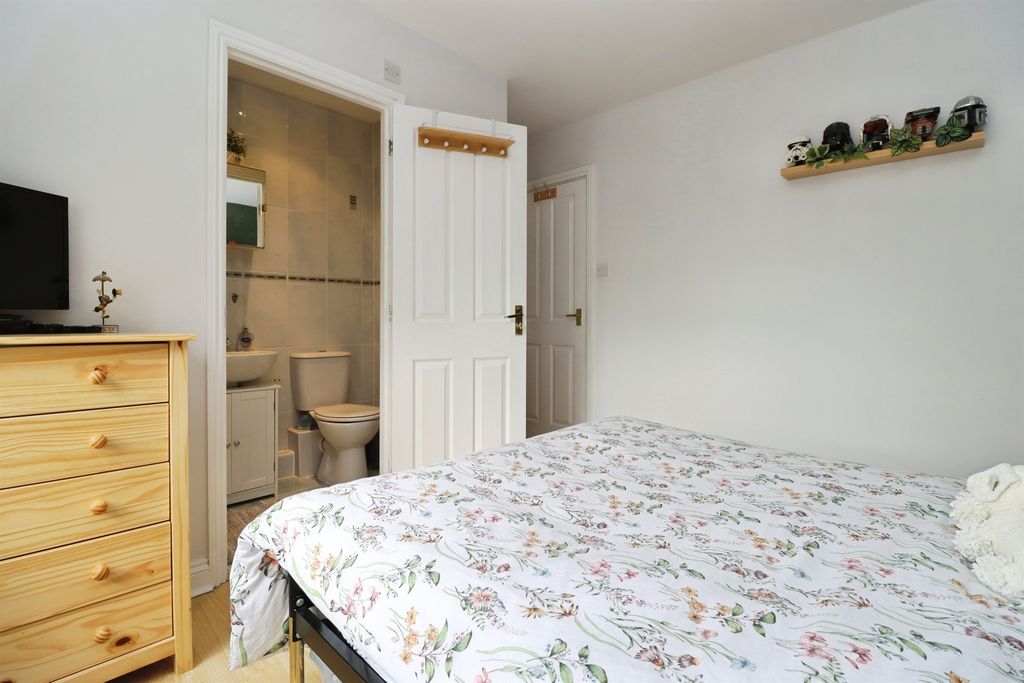 Additional image 13 of 2 bed flat for saleWell Lane, Rothwell, Kettering NN14