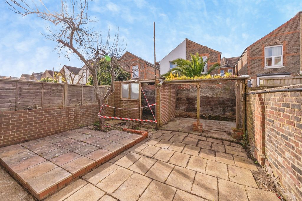 Additional image 13 of 6 bed terraced house for saleTelephone Road, Southsea PO4