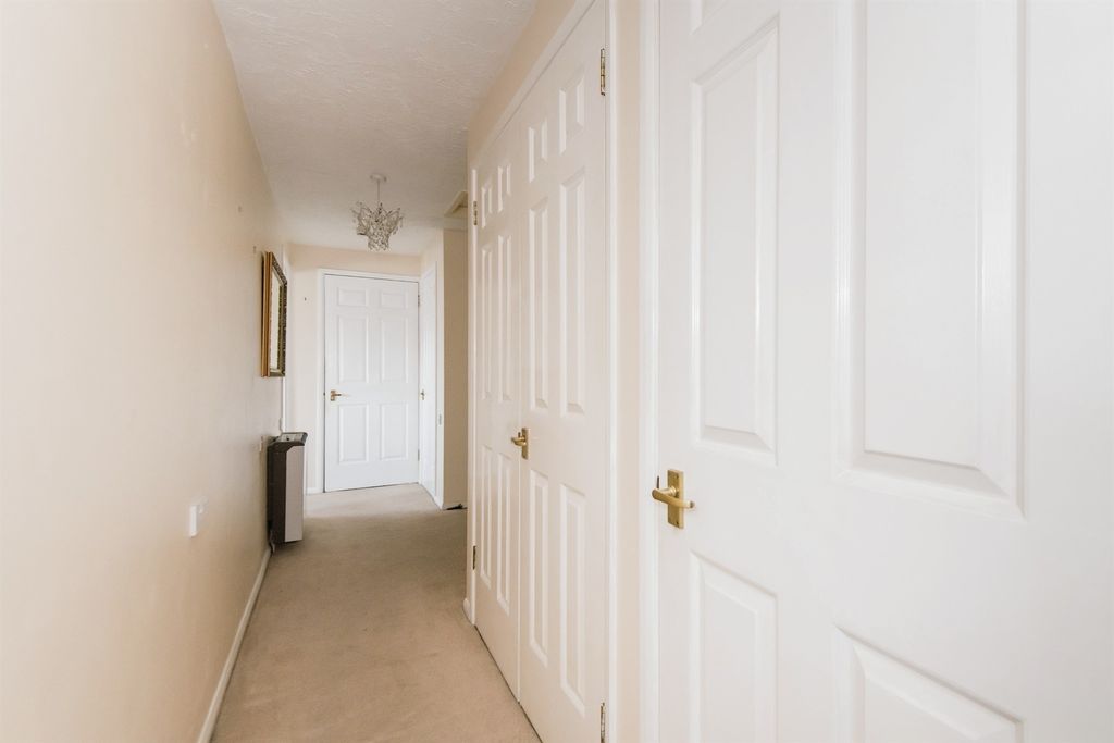 Additional image 9 of 1 bed flat for saleSherwood Close, Southampton SO16