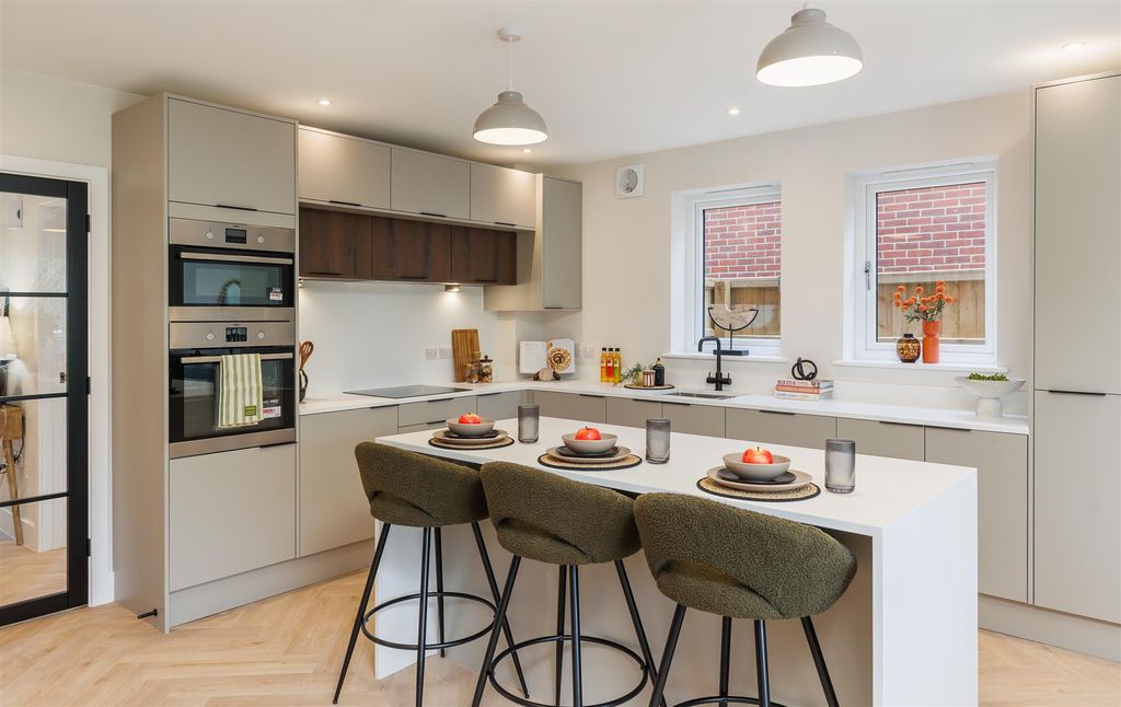 Additional image 3 of 5 bed property for saleGatcombe, Isle Of Wight PO30