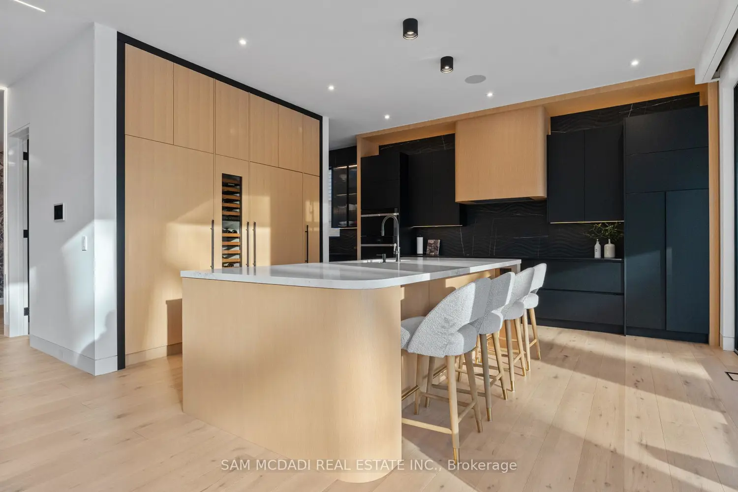 Additional image 4 of 2186 Harcourt Crescent