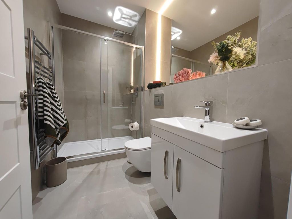 Additional image 10 of 2 bed flat for salePeach Street, Wokingham RG40