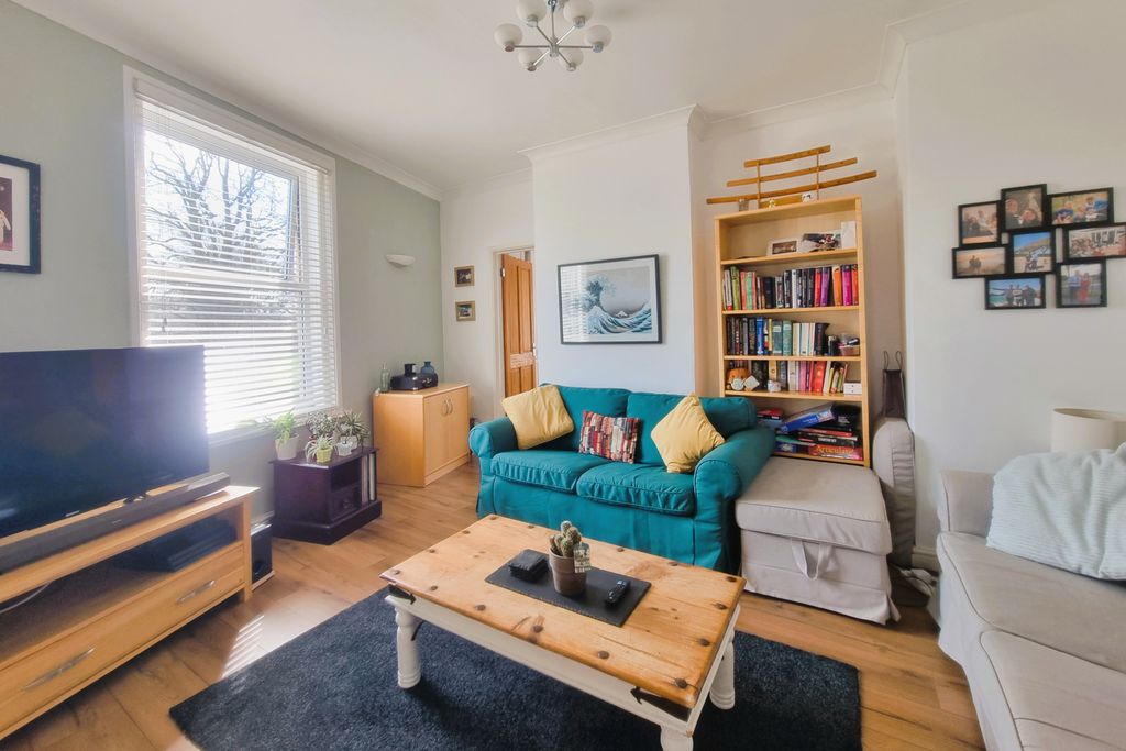 Additional image 2 of 2 bed flat for salePortsmouth, Hampshire PO1