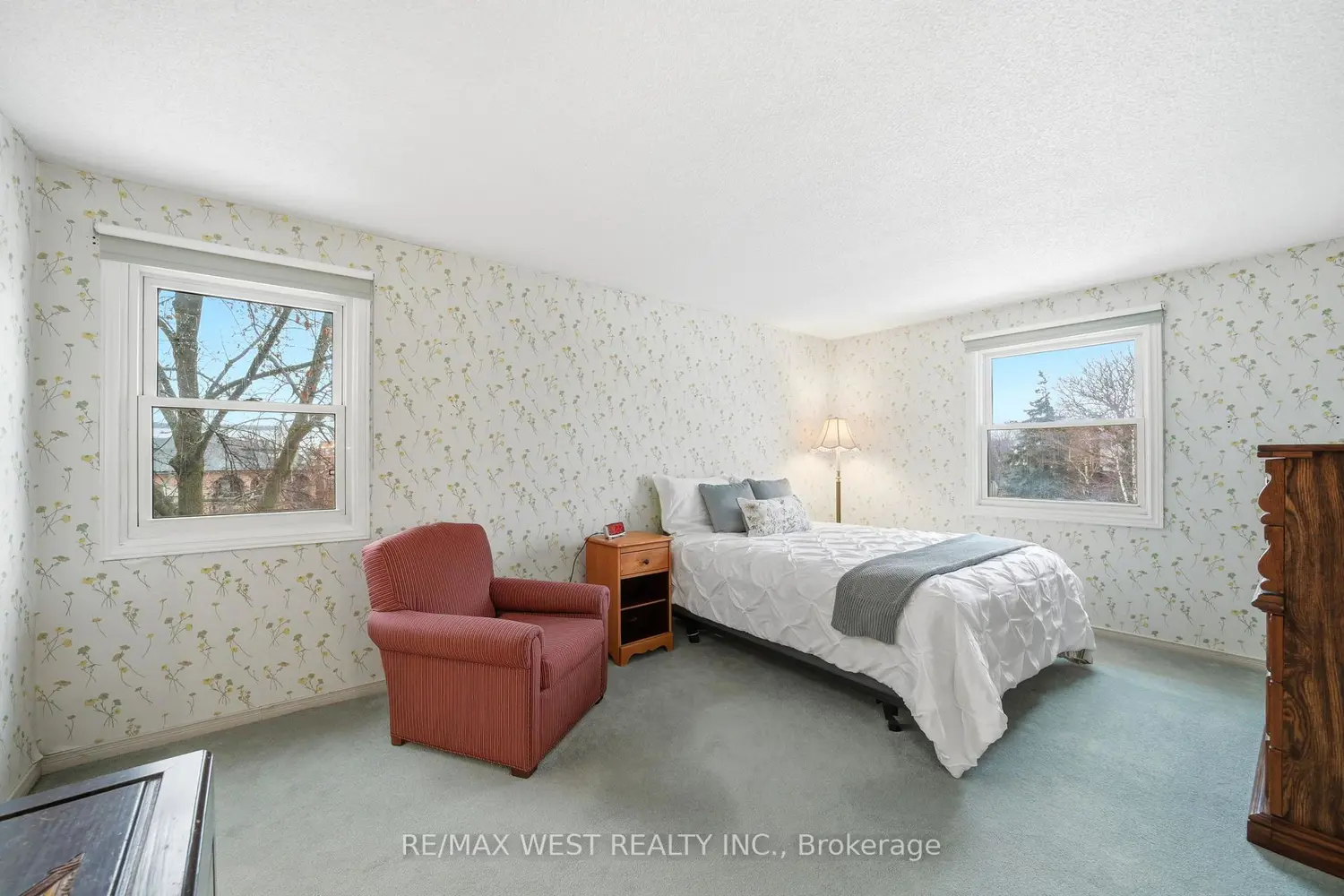 Additional image 8 of 690 Robertson Crescent