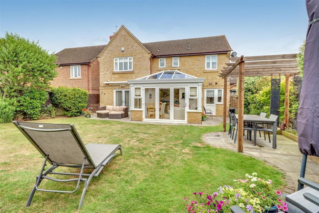 Additional image 2 of 4 bed detached house for saleFriern Walk, Wickford SS12