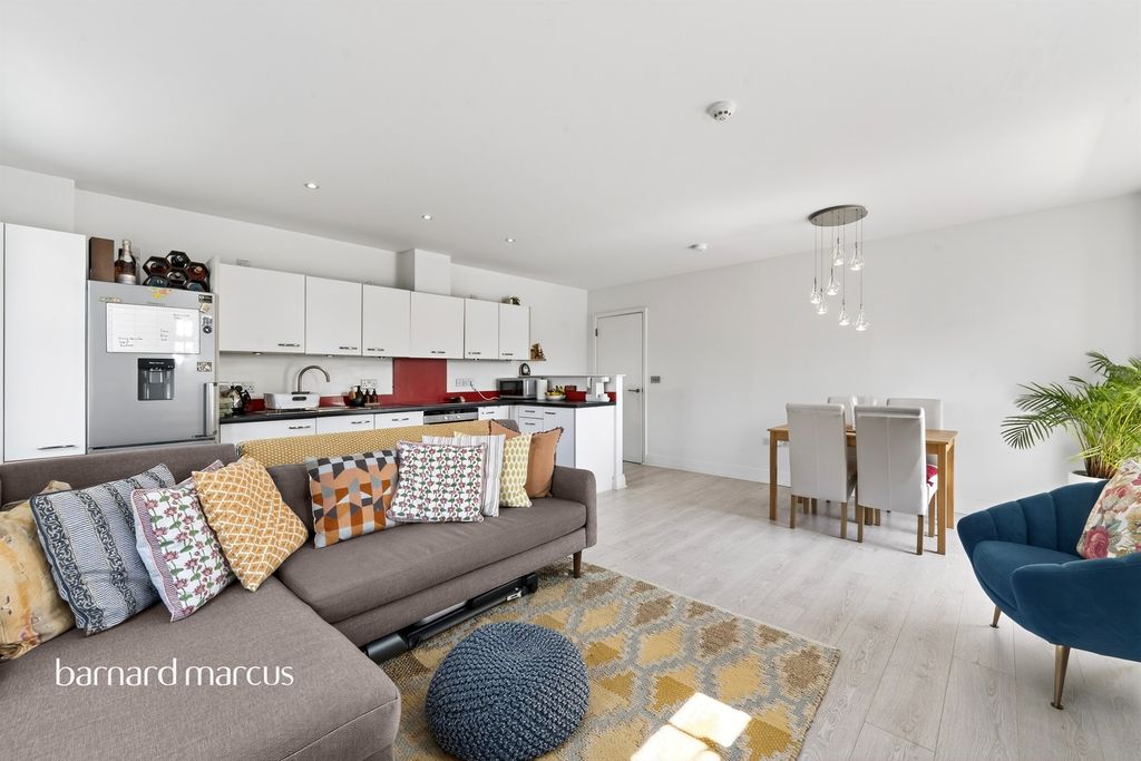Additional image 6 of 2 bed flat for saleBeaumont Drive, Worcester Park KT4