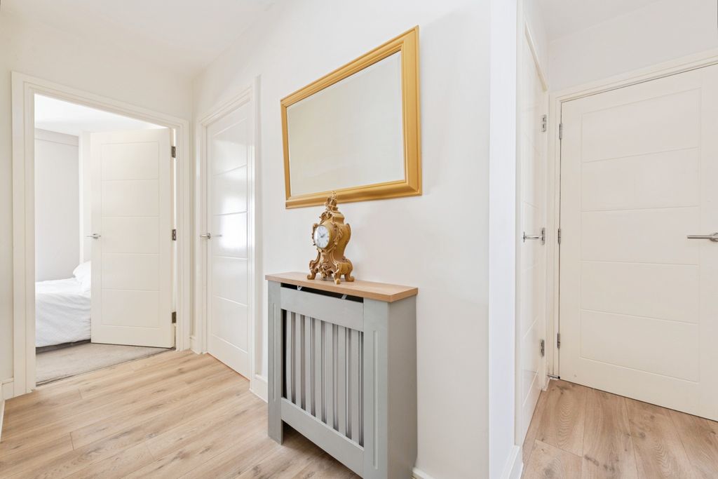 Additional image 16 of 2 bed flat for saleGatehouse Close, Ashford TW15
