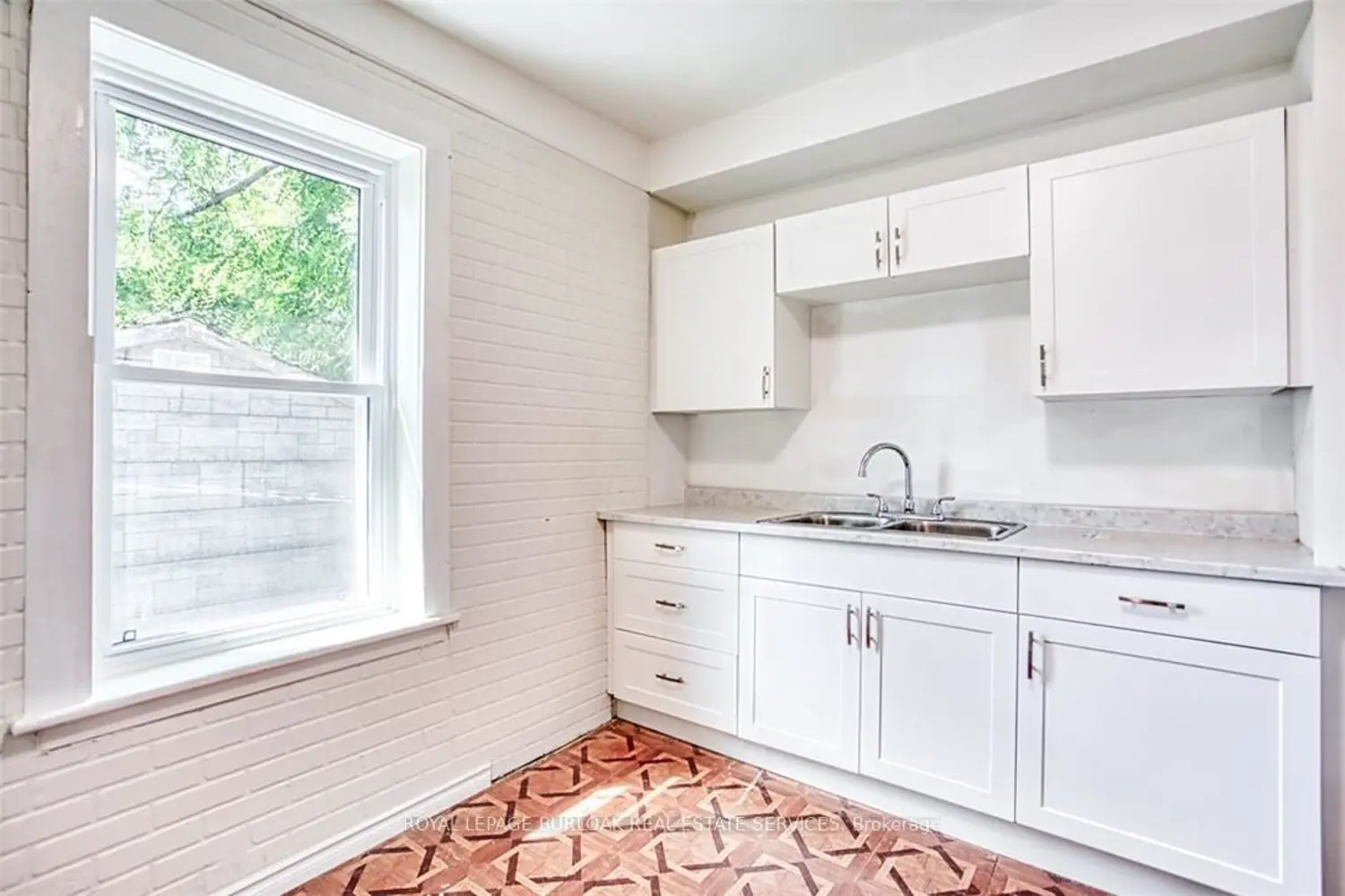 Additional image 9 of 2712 Upper James Street