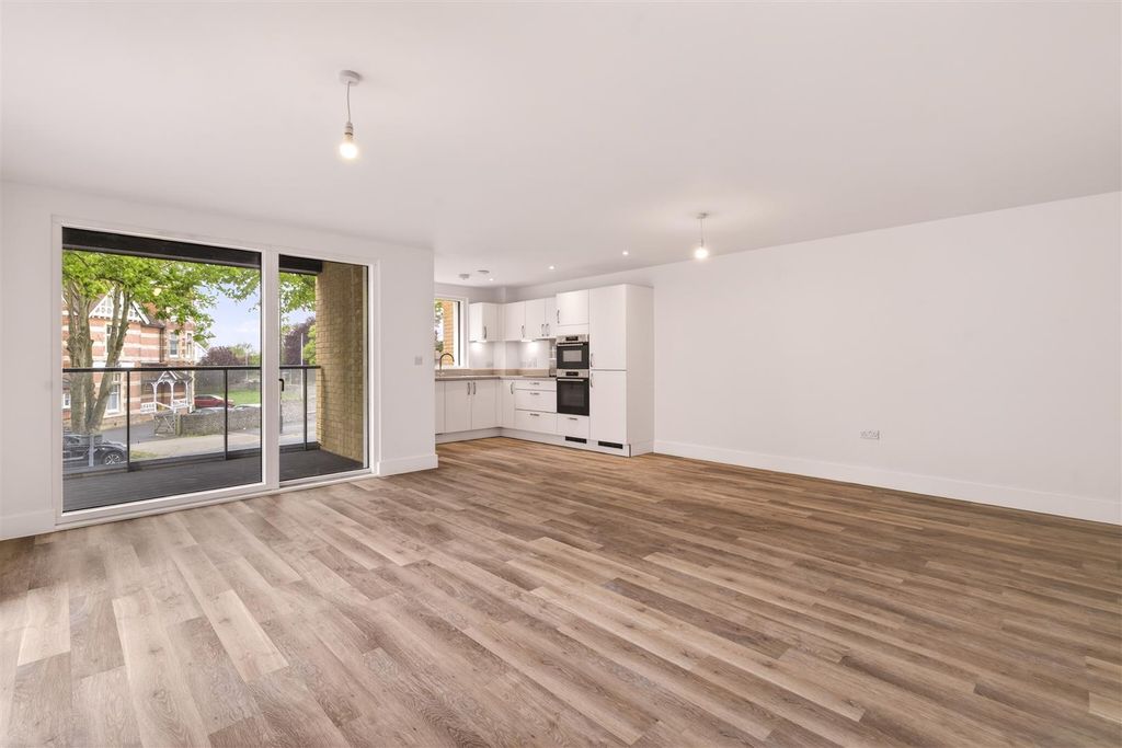Additional image 3 of 2 bed flat for sale35 Lindfield Place, Worthing BN11