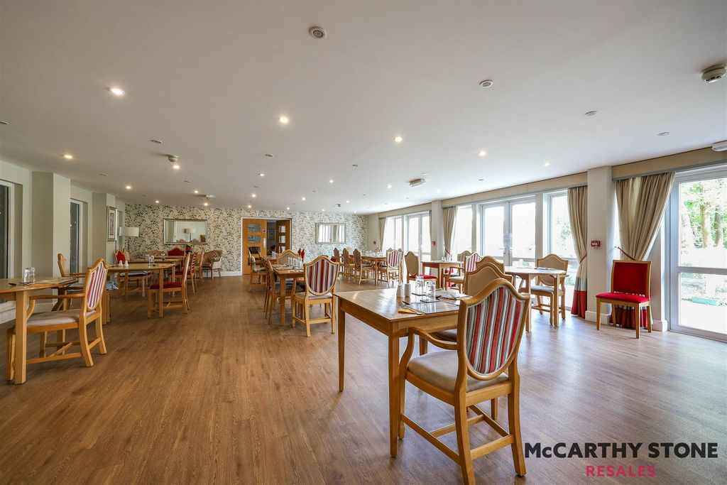 Additional image 18 of 2 bed flat for saleSomers Brook Court, Newport, Isle Of Wight PO30