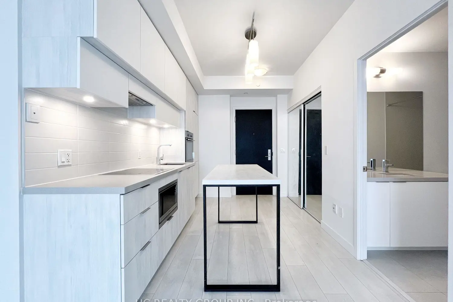 Additional image 8 of 8 Eglinton Avenue 5203
