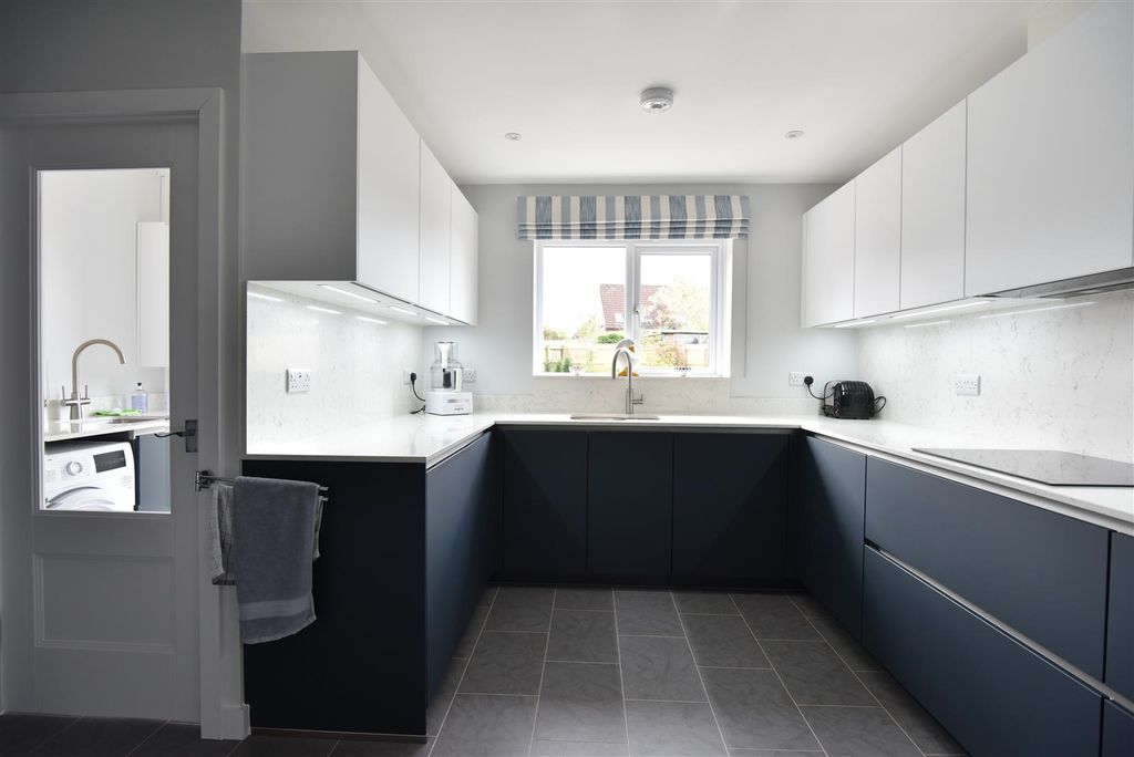 Additional image 17 of 3 bed detached bungalow for saleSwallowfields, Gillingham SP8