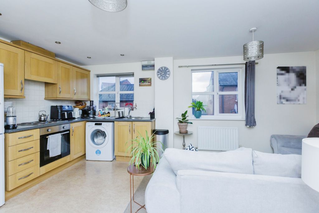 Additional image 3 of 2 bed flat for saleKepwick Road, Hamilton, Leicester, Leicestershire LE5