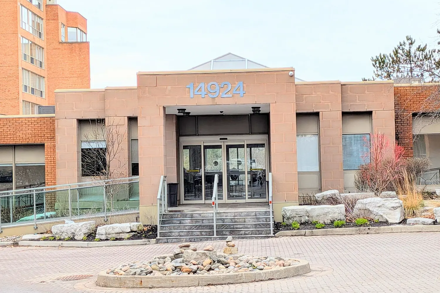 14924 Yonge Street 305