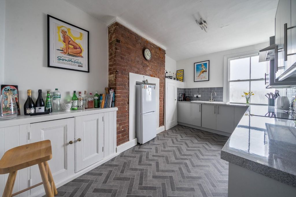 2 bed flat for saleHigh Street, Portsmouth PO1