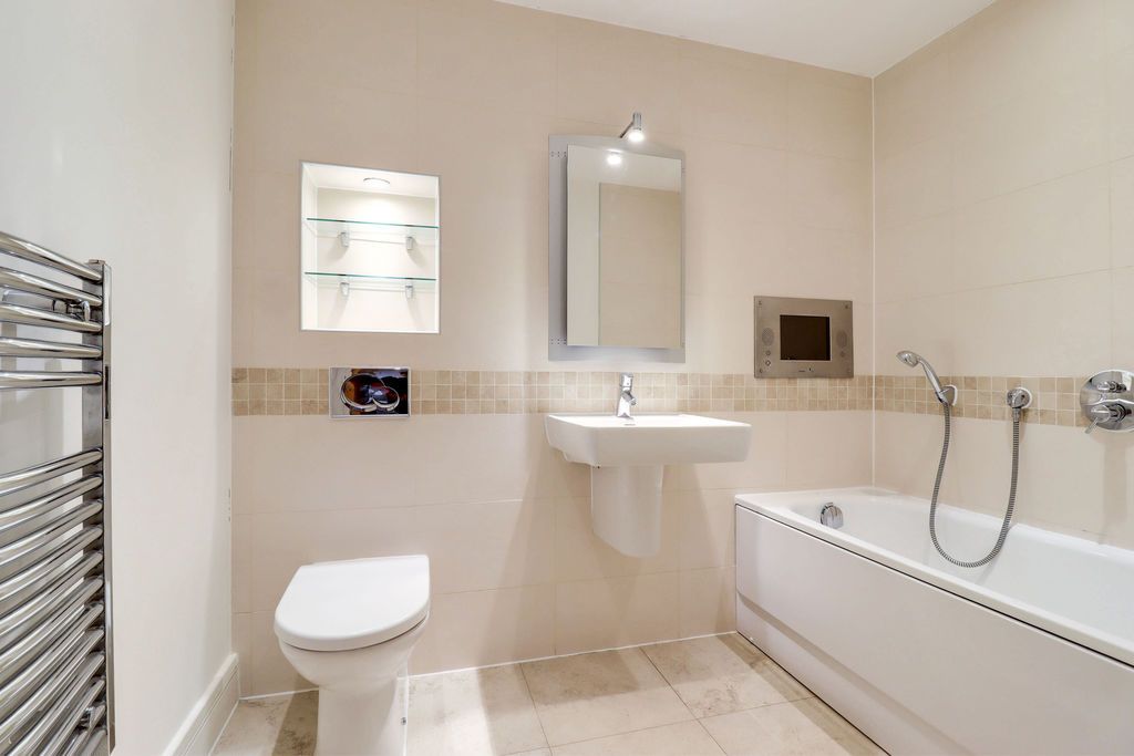 Additional image 14 of 2 bed flat for saleLondon Road, Windlesham GU20