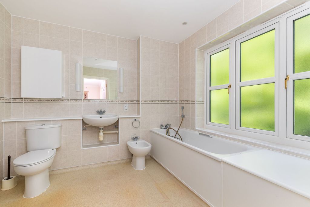 Additional image 10 of 2 bed flat for saleWyke Mark, Winchester SO22