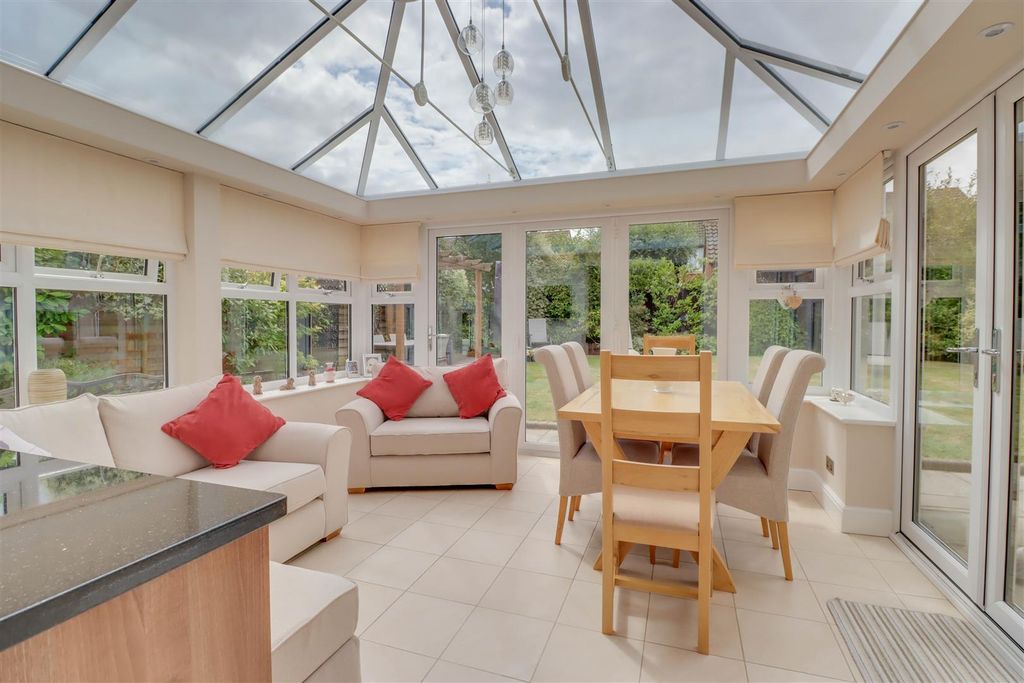 Additional image 14 of 4 bed detached house for saleFriern Walk, Wickford SS12
