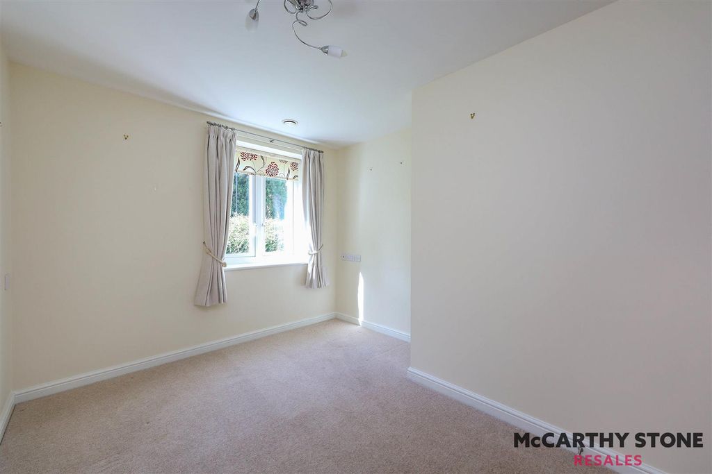 Additional image 8 of 2 bed flat for saleSomers Brook Court, Newport, Isle Of Wight PO30