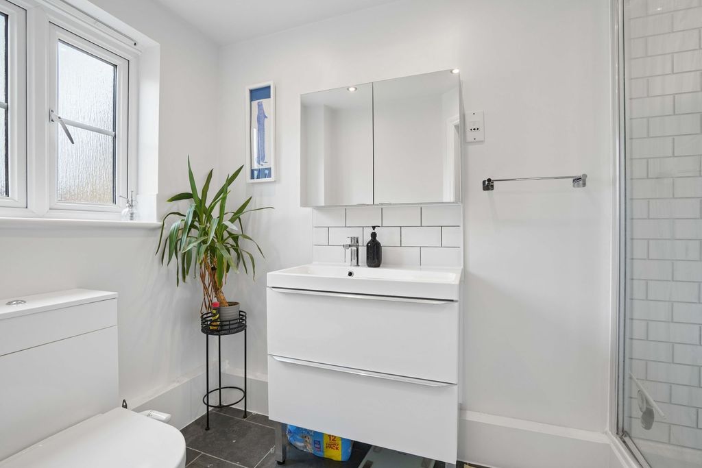 Additional image 10 of 2 bed flat for salePriory Mill Lane, Witney OX28