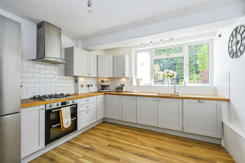 Additional image 7 of 4 bed semi-detached house for saleSalmons Lane, Whyteleafe CR3