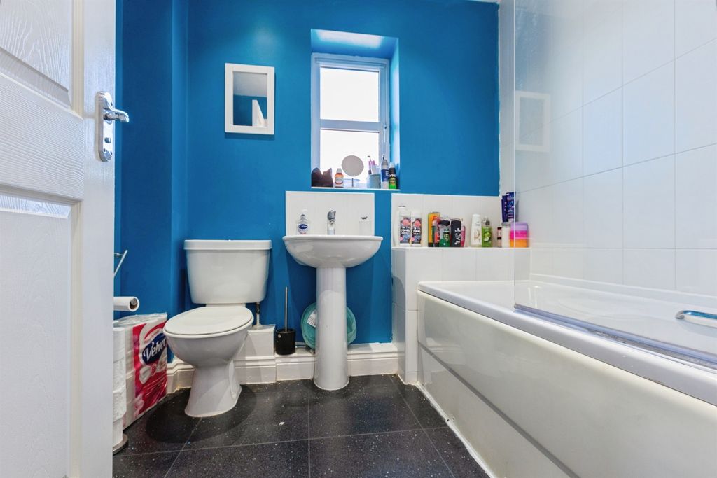 Additional image 10 of 2 bed flat for saleStillington Crescent, Hamilton, Leicester LE5