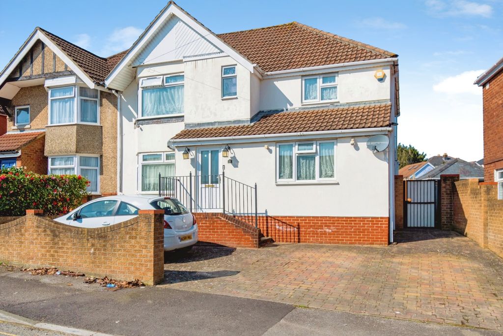 4 bed semi-detached house for saleCoxford Road, Southampton, Hampshire SO16