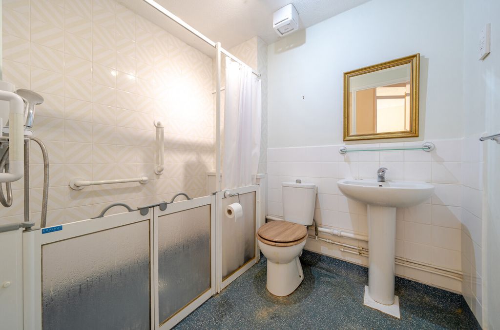 Additional image 8 of 2 bed flat for salePostern Close, Portchester, Fareham, Hampshire PO16