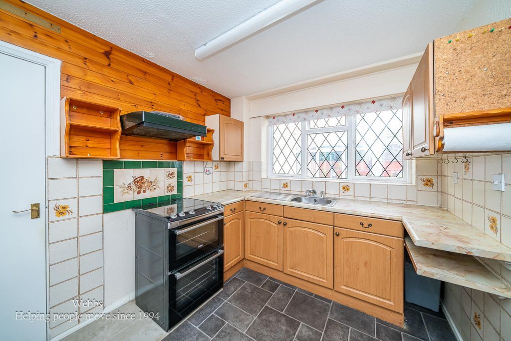 Additional image 5 of 3 bed property for saleHighgrove Close, Willenhall WV12