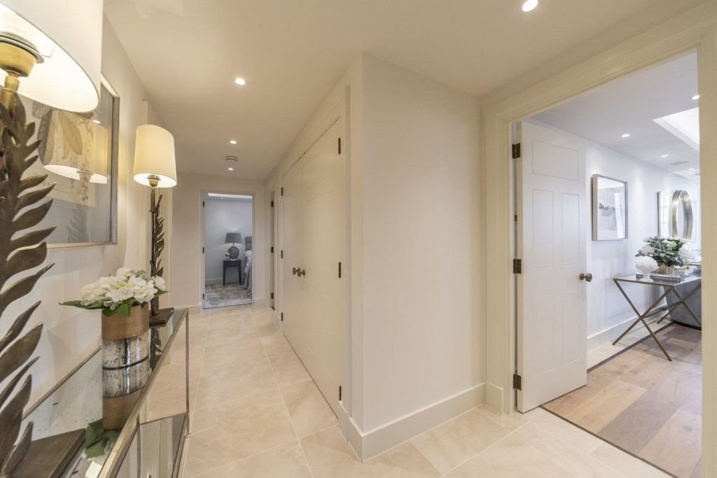 Additional image 14 of 3 bed flat for saleFlat, Star & Garter House, Richmond Hill, Richmond TW10