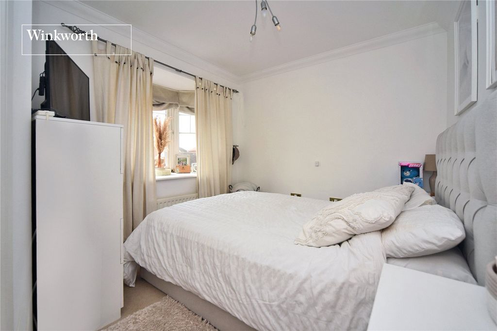 Additional image 9 of 3 bed semi-detached house for saleLower Green Gardens, Worcester Park KT4