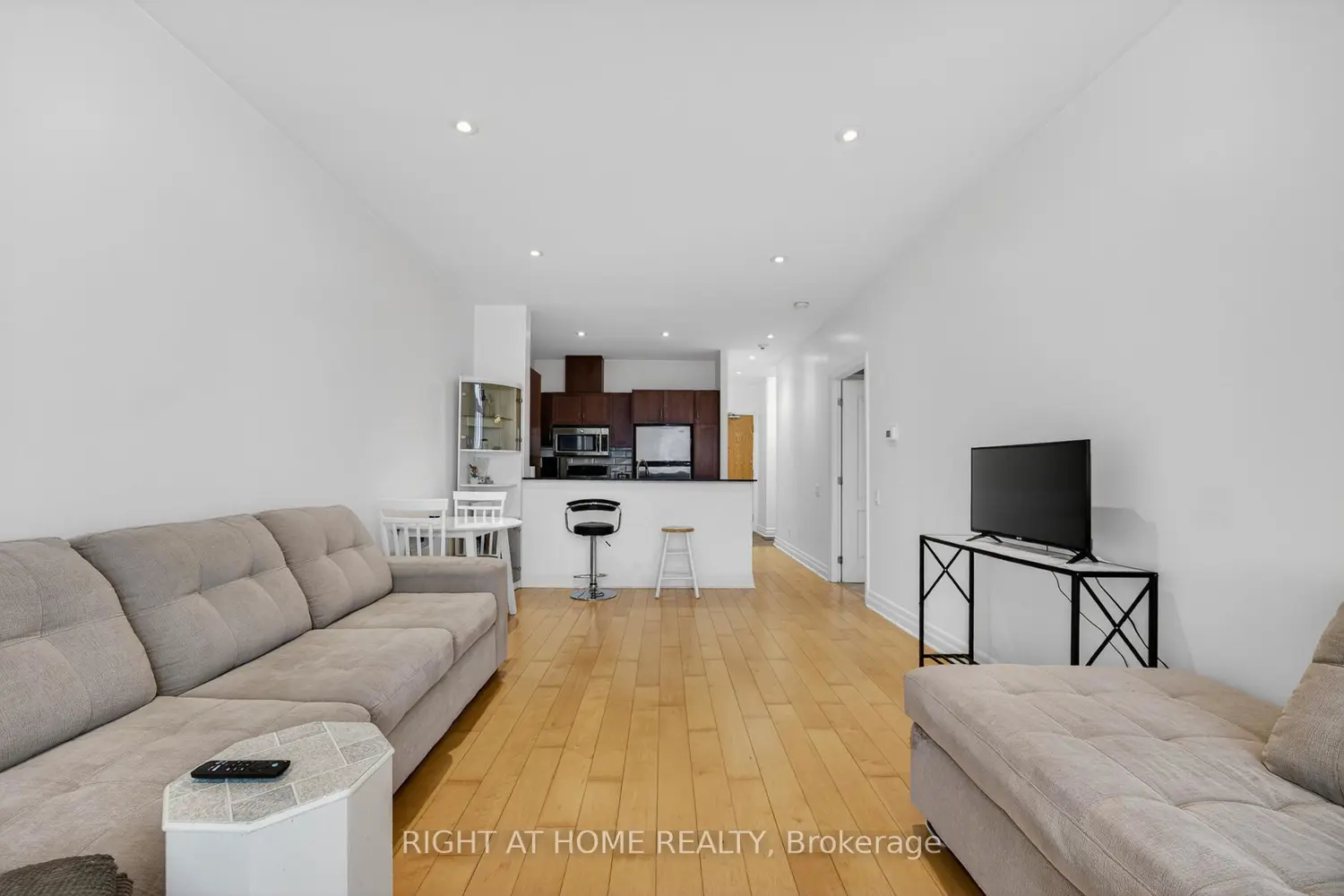 Additional image 8 of 44 Bond Street 518