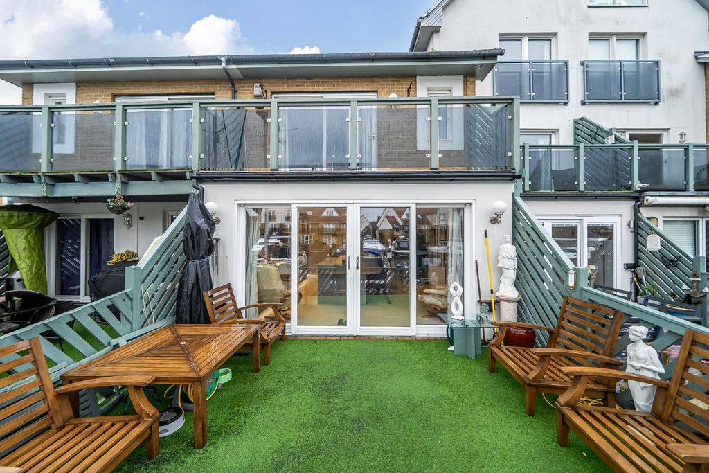 Additional image 4 of 3 bed property for saleBryher Island, Port Solent PO6