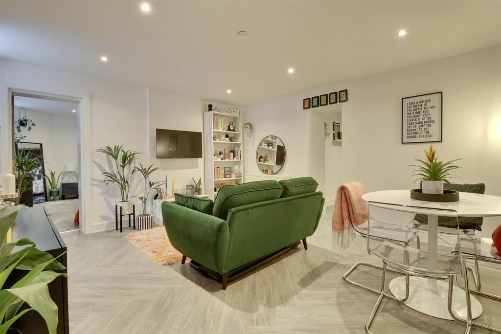 Additional image 6 of 1 bed flat for saleGovernors Walk, Portsmouth PO3