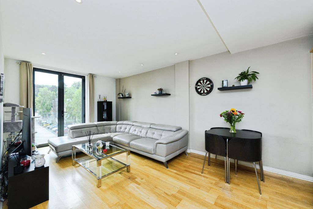 2 bed flat for saleGodstone Road, Whyteleafe CR3